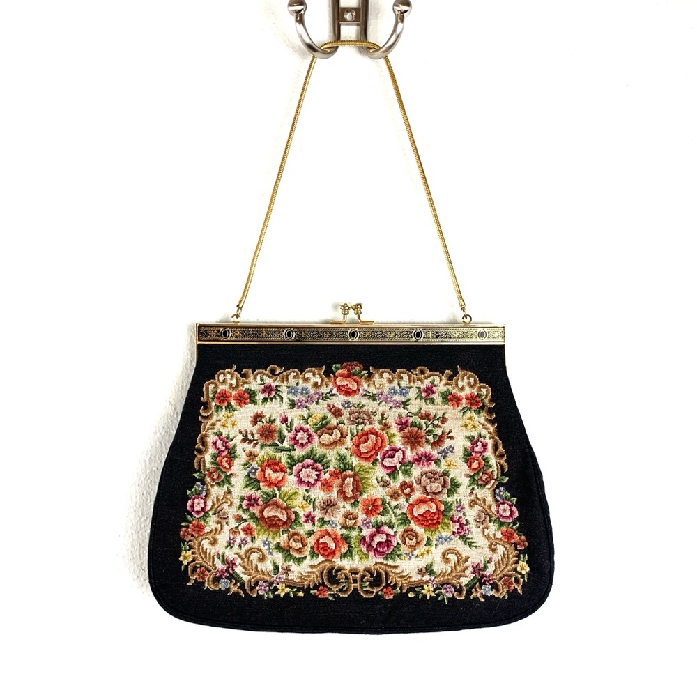 Vtg Black Floral Petitpoint Tapestry Kiss Clasp Short Gold Chain Frame Purse